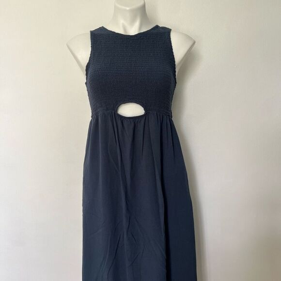 Isabel Ingrid + Isabel Smocked Midi Dress with keyhole cutout - Picture 2 of 11